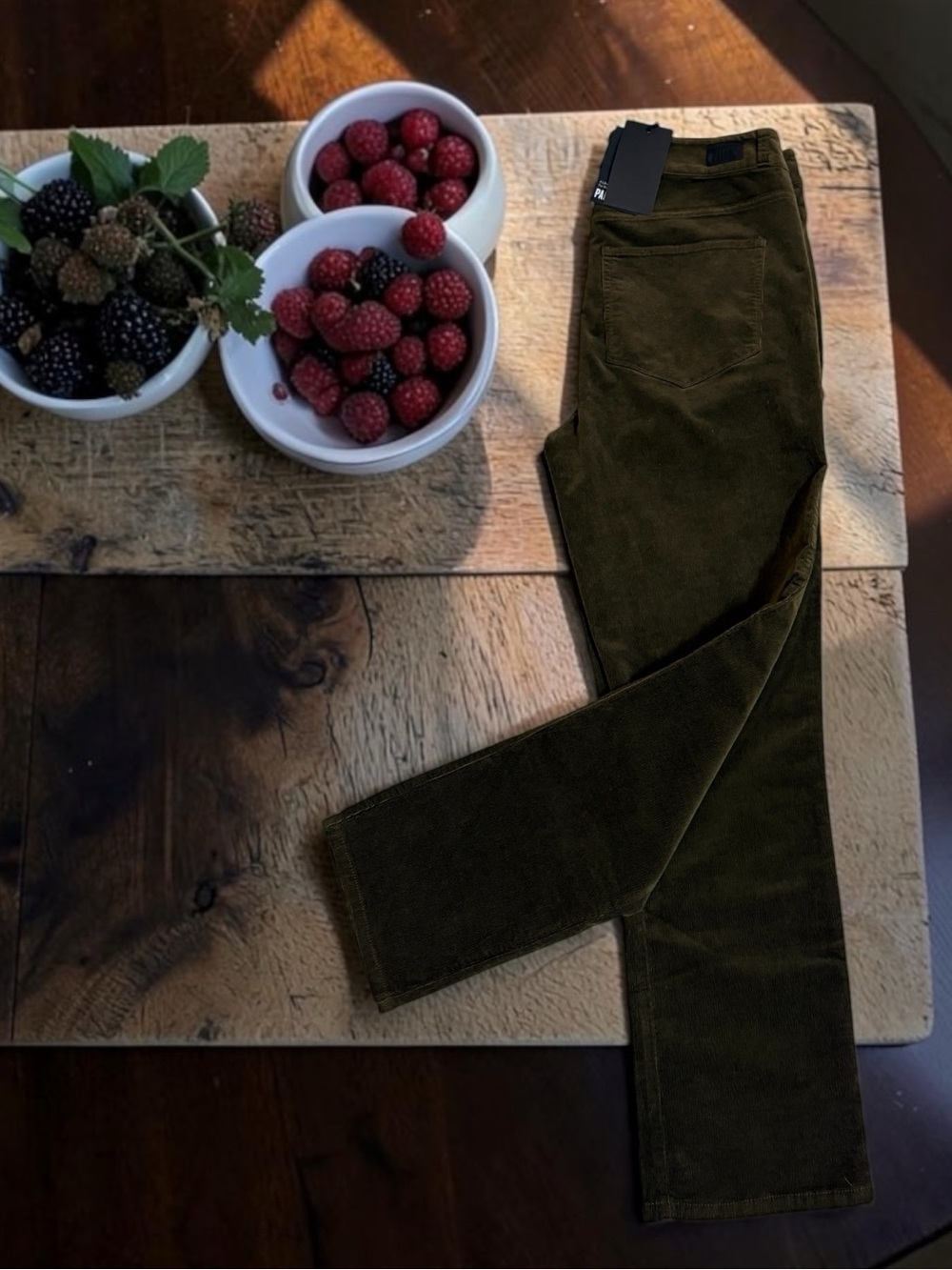 PAIGE Cindy Dark Brushed Olive Fine Wale Corduroy Jeans ~ NWT ~ size 31 - Picture 3 of 12